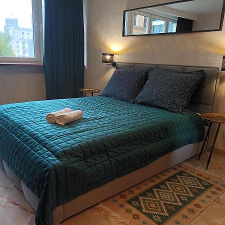 Green Apartament W Centrum Varsó Kültér fotó