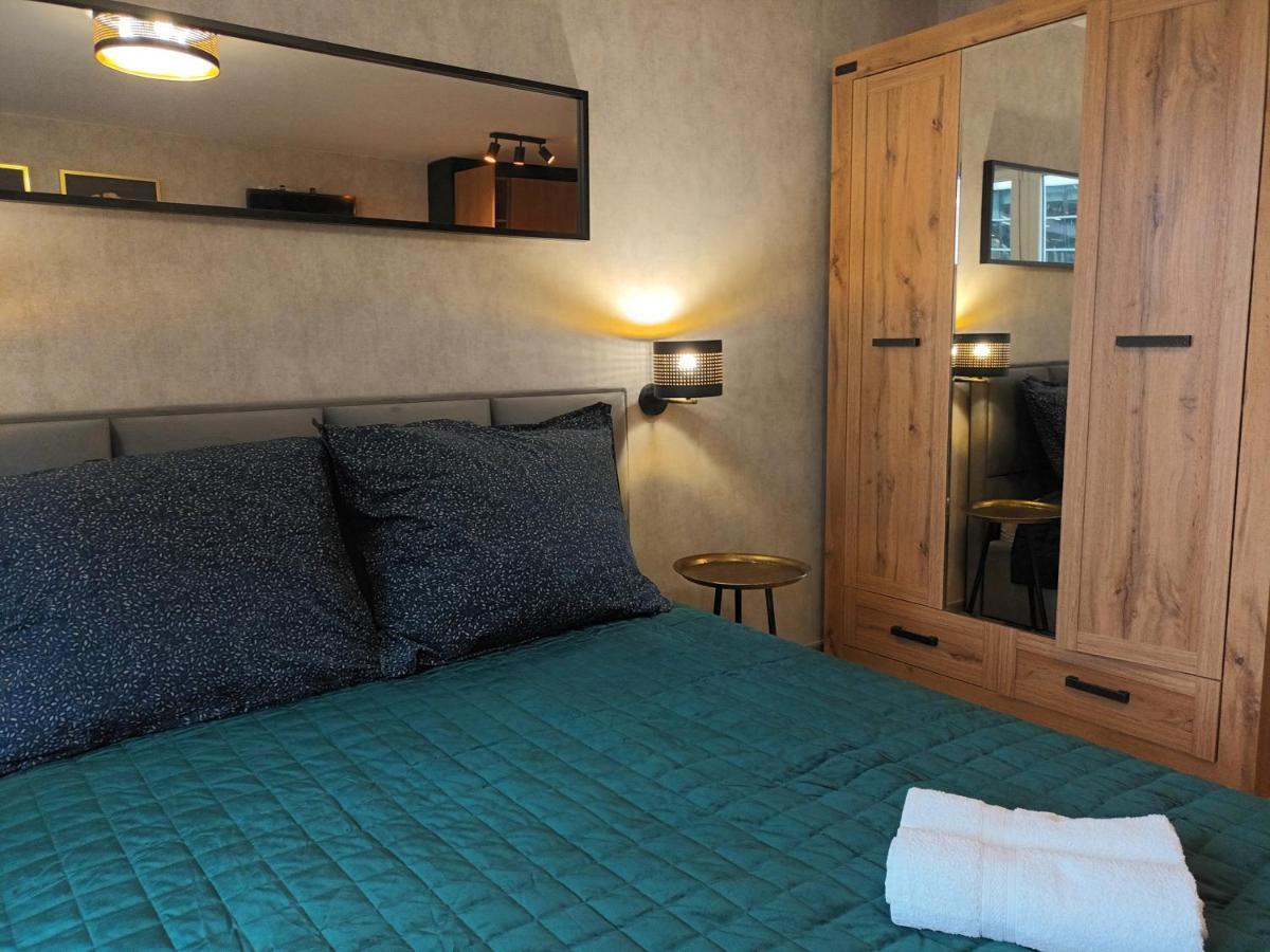 Green Apartament W Centrum Varsó Kültér fotó